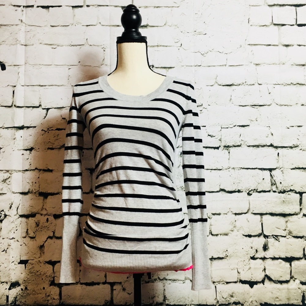 🧣 3/$18 T/O Junior Sweater